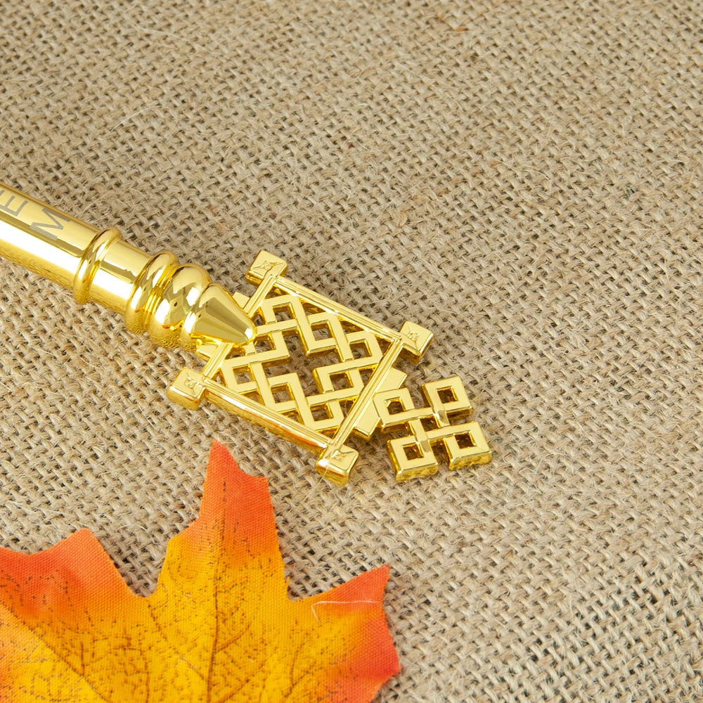 Religious Orthodox Ritual Father Pastor Hand Holding Cross Jerusalem Cross Gold Religious Gift Zinc Alloy Gold Plated Cross